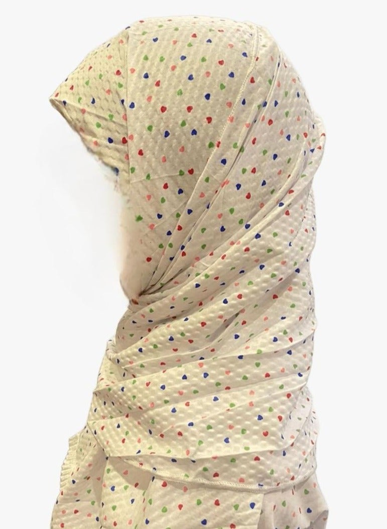 Girl's prayer sheet with zip closure veil with hearts design. - Image 1