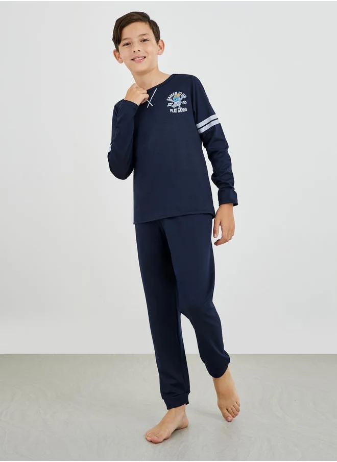ستايلي Styli Graphic Print Round Neck T-Shirt and Pyjama Set