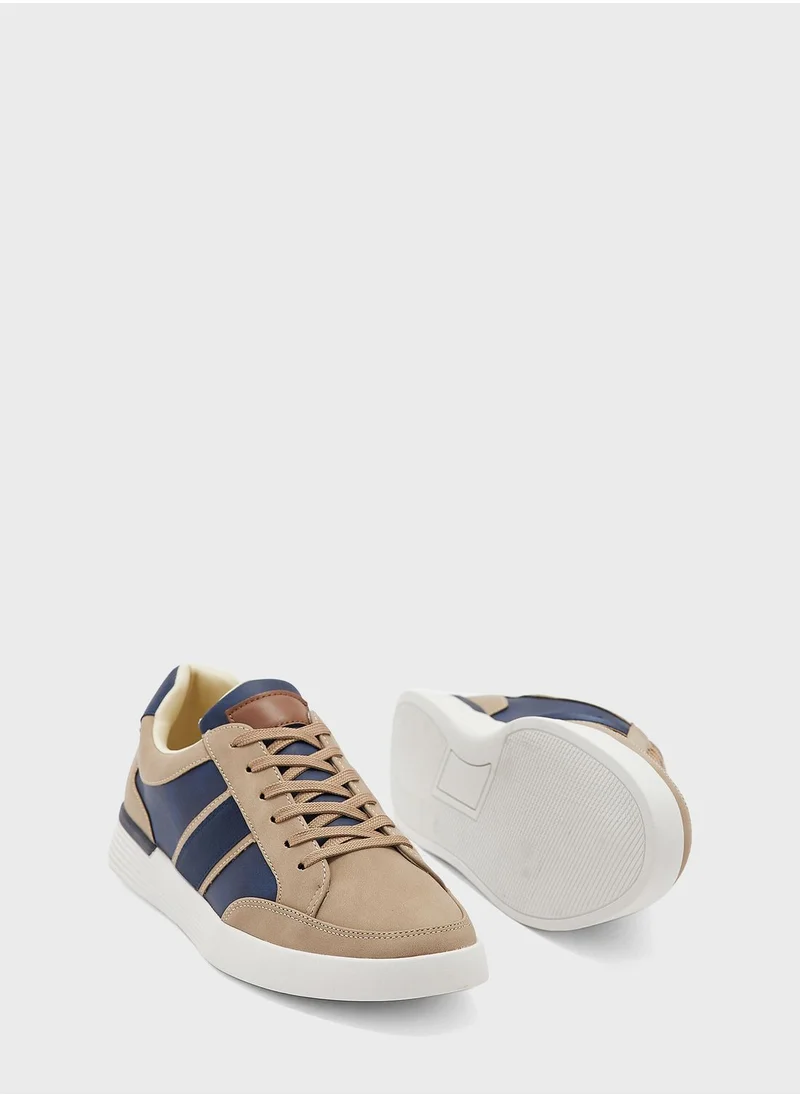 روبرت وود Caasual Sneakers