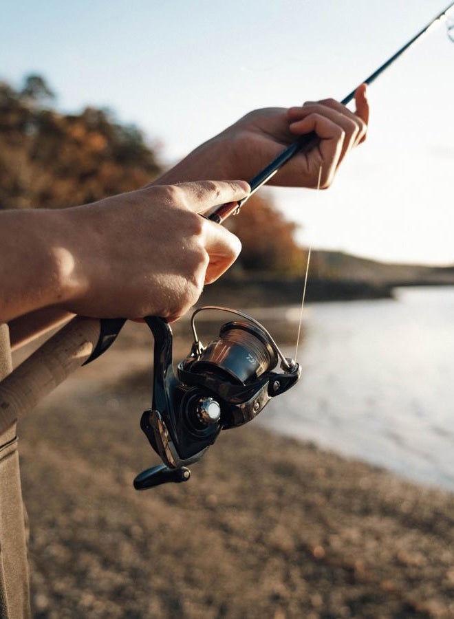 Daiwa بكرة كروس فاير LT – تصميم AIRDRIVE خفيف الوزن، تروس Digigear المتينة، بكرة LC-ABS، نظام سحب ATD Type-L - Image 2