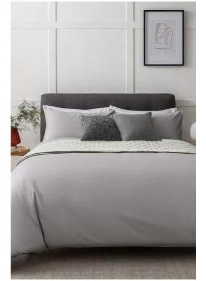 كفر لحاف قطن رمادي بسوستة – مقاس 180×235 سم – ناعم ومريح – تصميم أنيق مناسب لجميع المواسم - Image 1