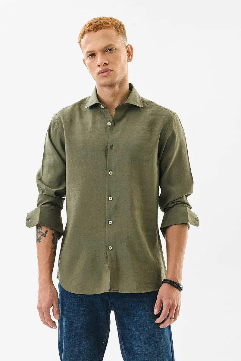 سنيتش قميص زيتوني سادة بقصة ضيقة