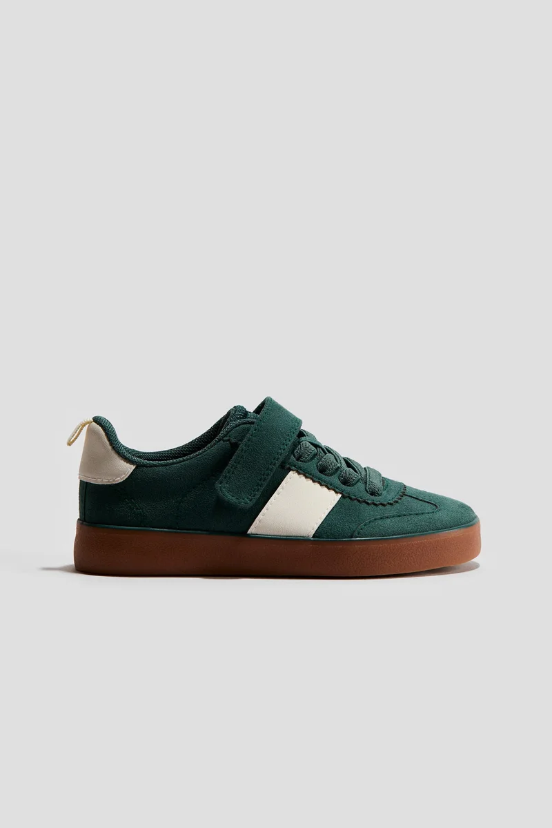 اتش اند ام حذاء رياضي