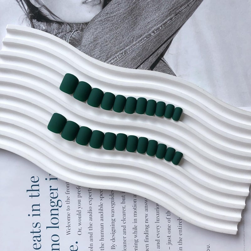 XCREANDO Matte Emerald Green Press on Nails Short Square Fake Nails Short Square Nails Press ons, Soft Gel Acrylic Glue on Nails Stick on for Women Thick Solid Color 24pcs - Image 4
