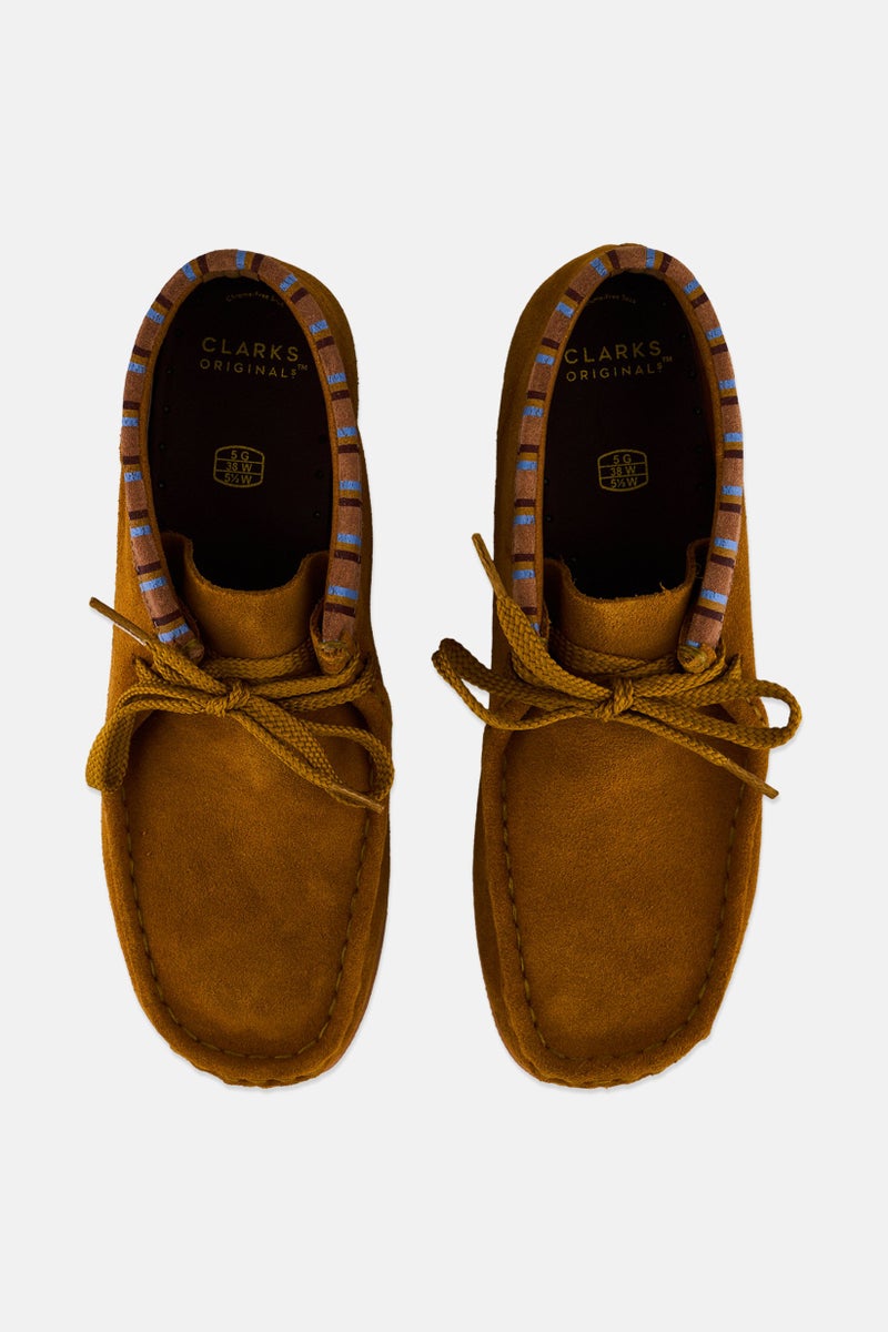 clarks Kids Boys Wide Fit Wallabee Lace Up Casual Boots, Mustard  - Image 3