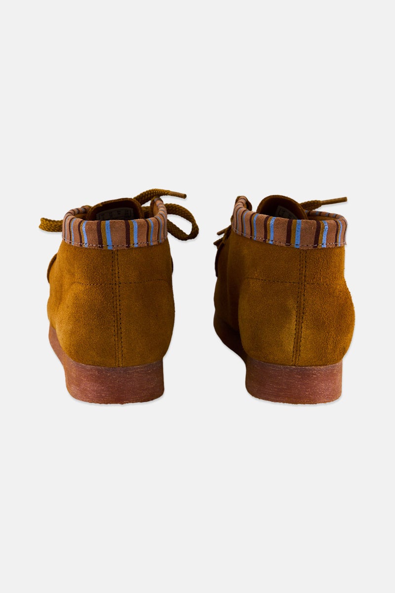clarks Kids Boys Wide Fit Wallabee Lace Up Casual Boots, Mustard  - Image 2