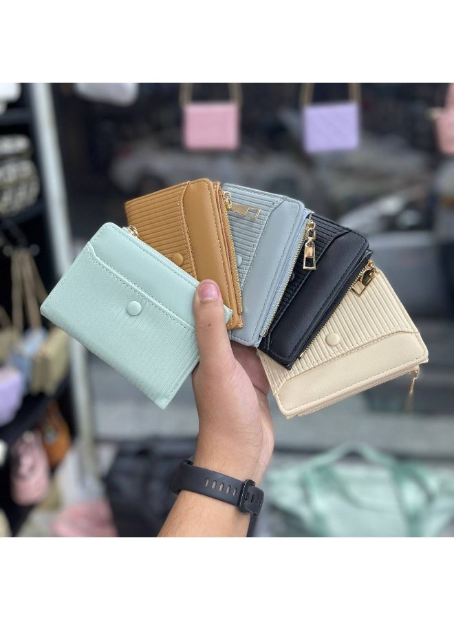 كوتش اوت ليت محفظة مبطنة بقفل إغلاق - Image 1