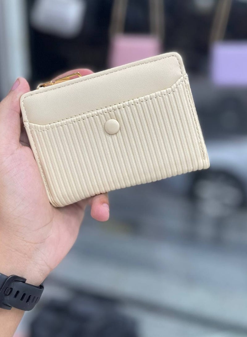 كوتش اوت ليت محفظة مبطنة بقفل إغلاق - Image 2