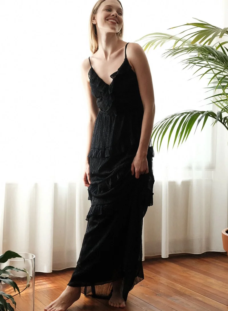 ترينديول فستان بتفصيلة شبكية