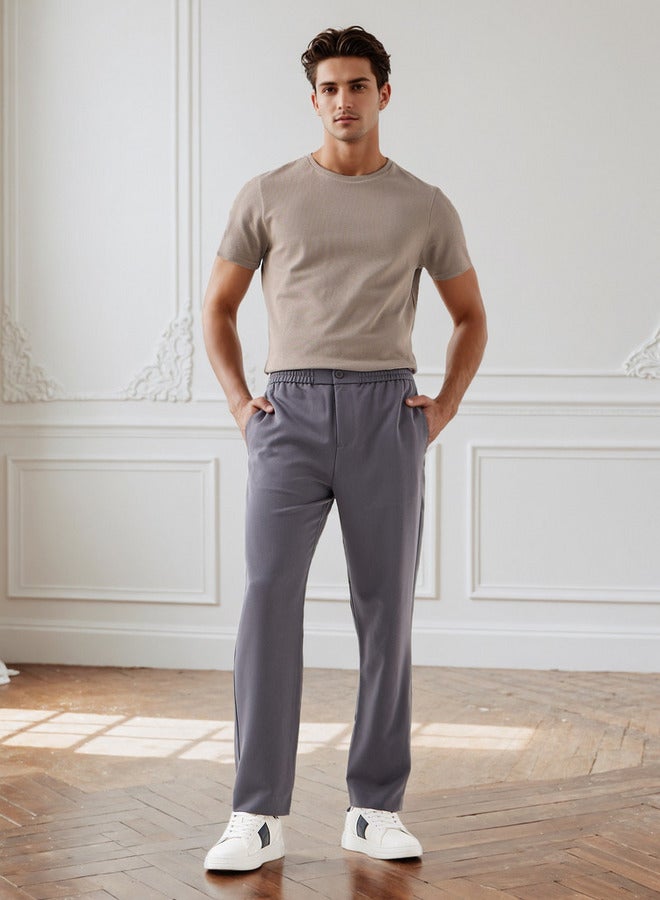 ايكونيك تي شيرت رجالي بقصة عادية وياقة دائرية وأكمام قصيرة بنقش مميز - Image 2