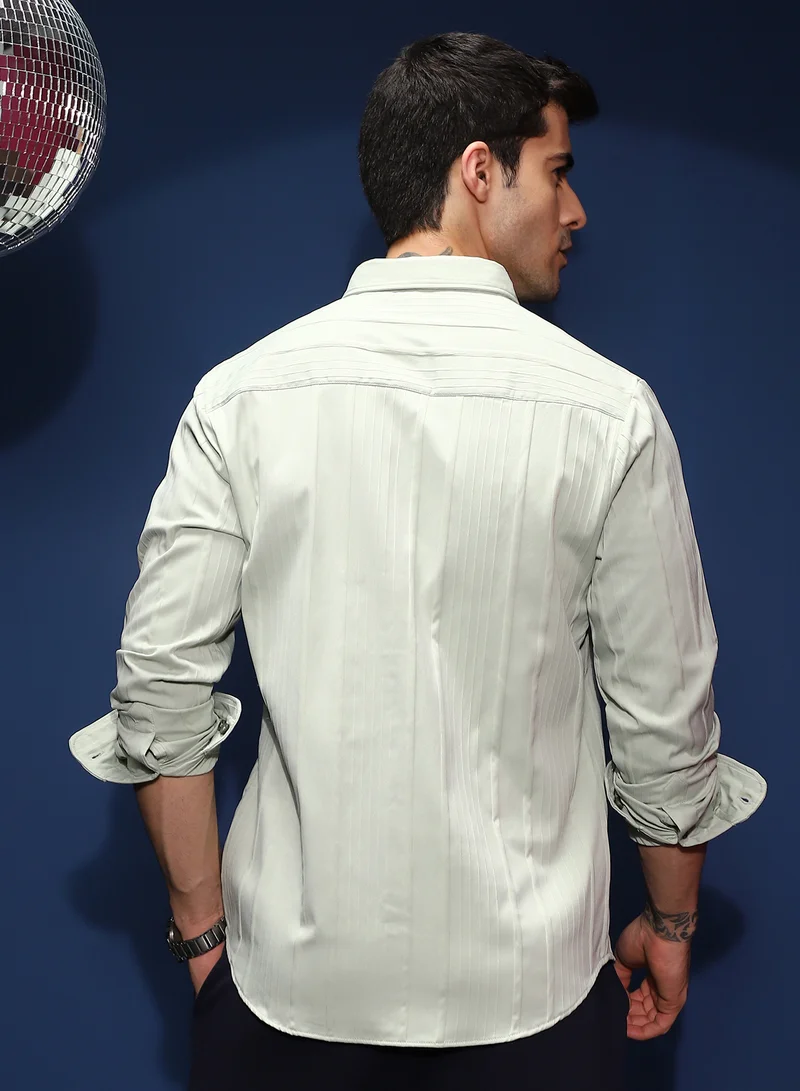 Campus Sutra Men's Cloud Grey Unbalanced-Ridge Relaxed Shirt For Casual Wear | Spread Collar | Long Cuffed Sleeves | Button Closure | Shirt Shirt Crafted With Comfort Fit For Everyday Wear
