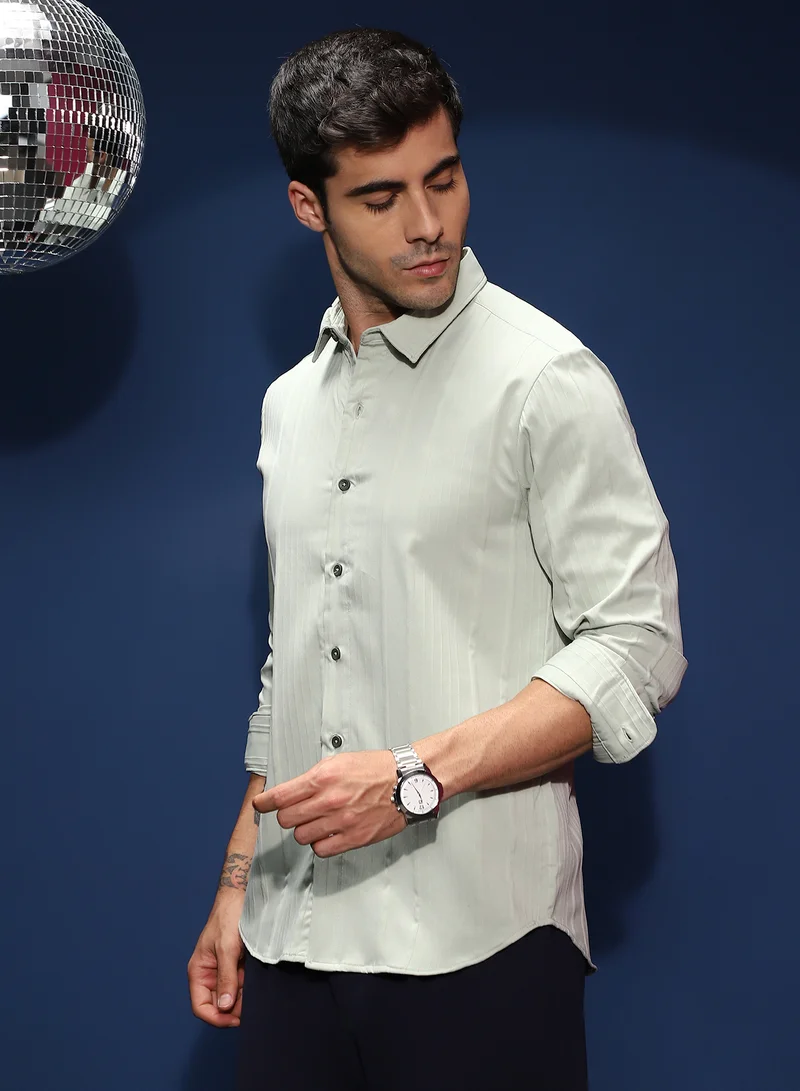 Campus Sutra Men's Cloud Grey Unbalanced-Ridge Relaxed Shirt For Casual Wear | Spread Collar | Long Cuffed Sleeves | Button Closure | Shirt Shirt Crafted With Comfort Fit For Everyday Wear