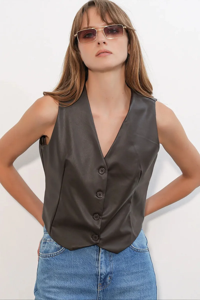 بيغ دارت BDART Faux Leather V-Neck Buttoned Crop Vest