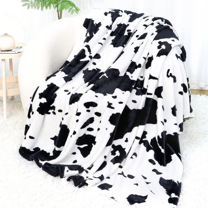 FLEECE BLACK COW PRINT THROW BLANKETS SOFT FLANNEL COZY COW THROW FOR ADULTS LIGHTWEIGHT FUZZY BLANKET FOR COUCH SOFA BED OFFICE WARM PLUSH BEDDING FOR ALL SEASON 5060IN