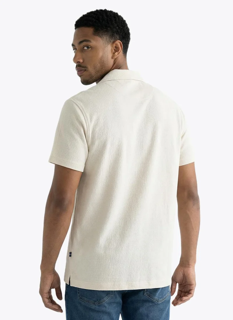Nautica Men Short Sleeve Casual Shirt for Smart Casual, Weekend and Vacation Style - White