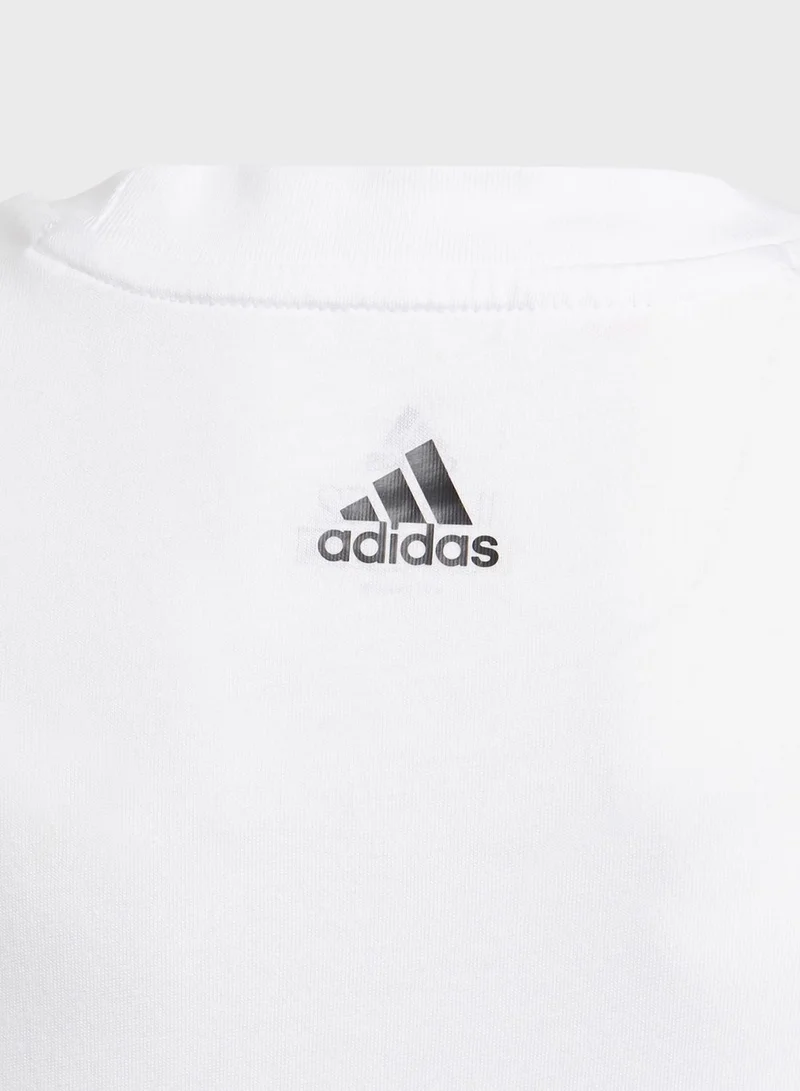 adidas تيشيرت مزين بشعار الماركة