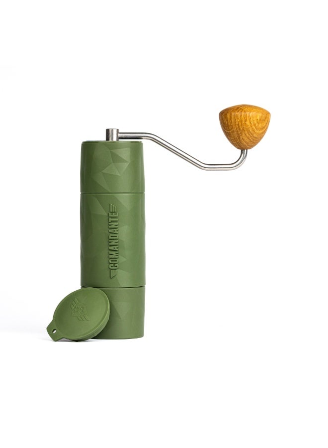 كوماندانتي مطحنة قهوة يدوية X25 Trailmaster Forest، شفرة نيترو، هيكل من البوليمر QTP®، وزن 420 جم، سعة 30 جم، مصنوعة من الفولاذ المقاوم للصدأ وخشب البلوط، مطحنة خارجية محمولة خضراء - Image 1