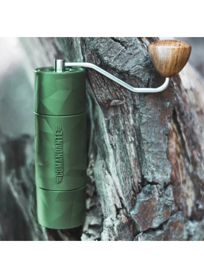 كوماندانتي مطحنة قهوة يدوية X25 Trailmaster Forest، شفرة نيترو، هيكل من البوليمر QTP®، وزن 420 جم، سعة 30 جم، مصنوعة من الفولاذ المقاوم للصدأ وخشب البلوط، مطحنة خارجية محمولة خضراء - Image 5