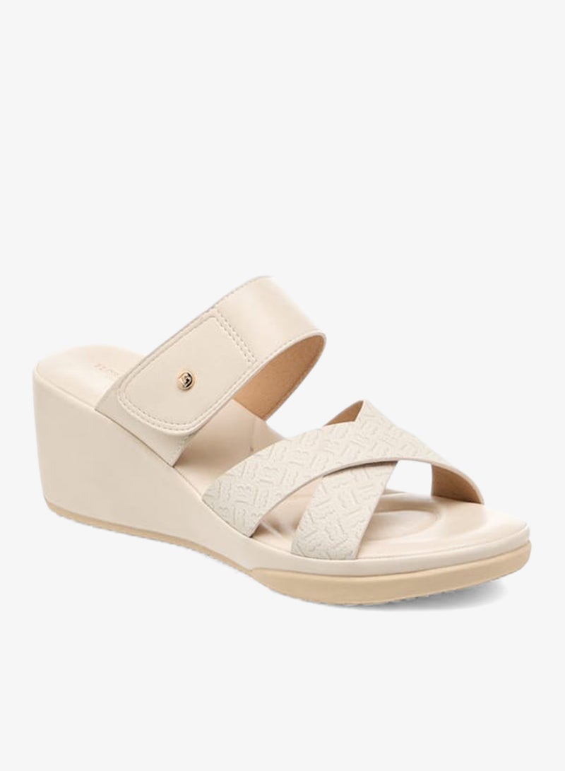 فلورا بيلا من شو إكسبرس صنادل نسائية بنعل ويدج بطبعة شعار الماركة سهلة الارتداء - Image 2