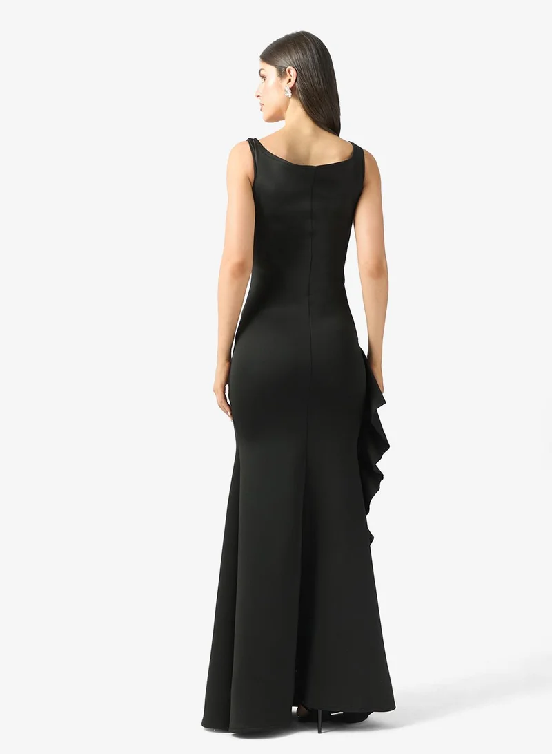 ايلا ليمتد اديشن فستان بكتف مكشوف مع فتحة