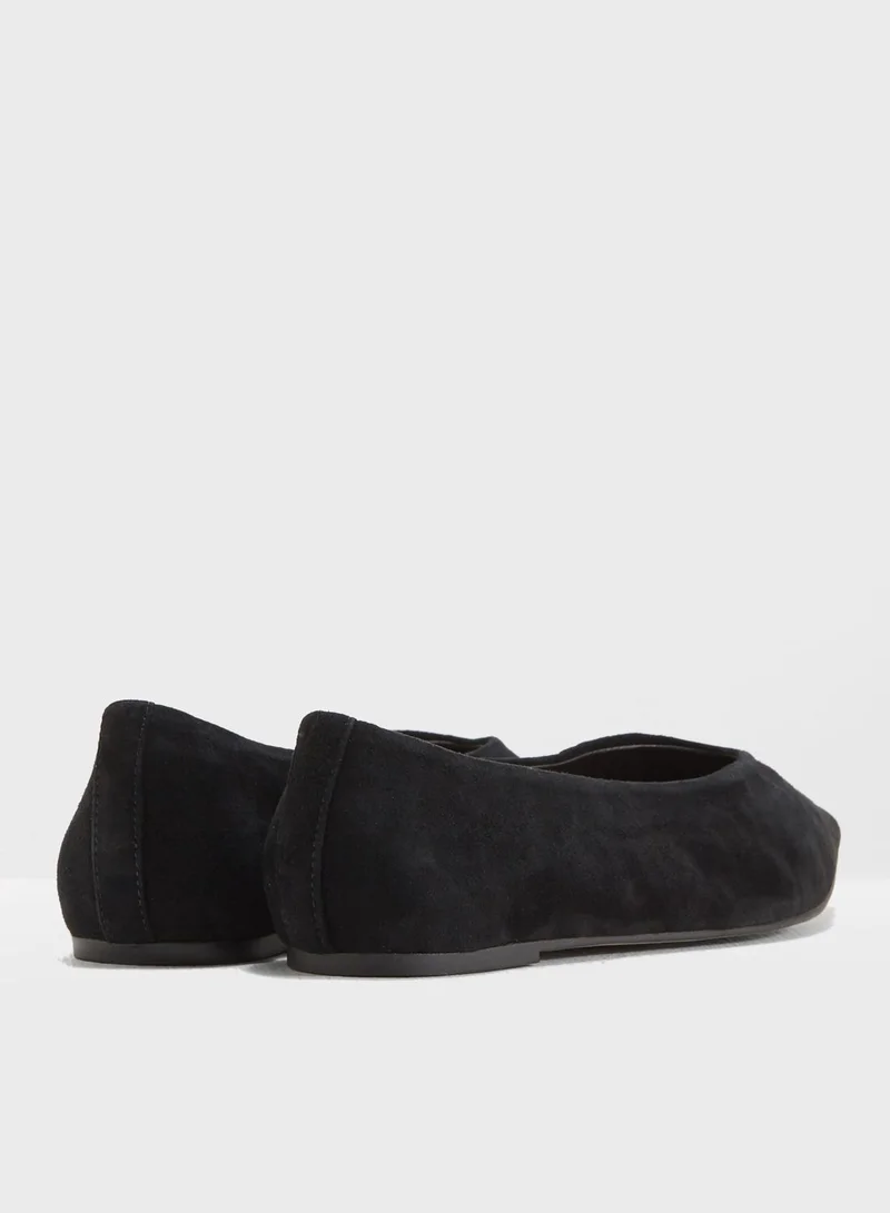 TOPSHOP Attitude V Cut Ballerina