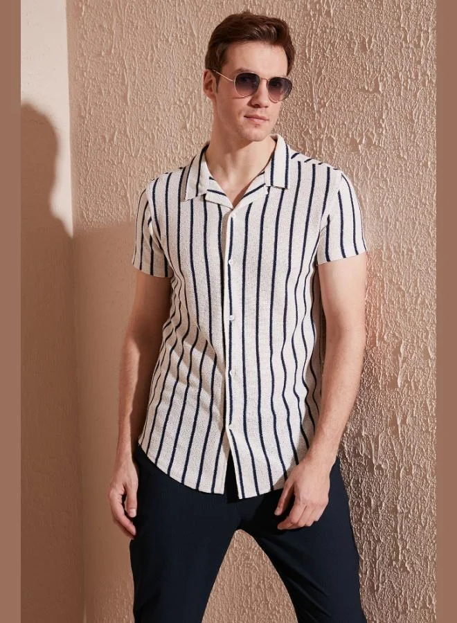 بوراتي قميص رجالي بأكمام قصيرة وياقة أباتشي مخطط من مزيج القطن بقصة عادية