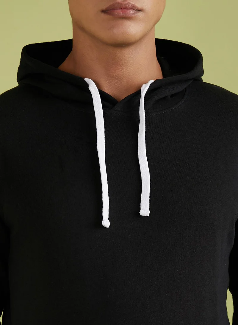 Campus Sutra Men's Black Pullover Hoodie With Contrast Drawstring