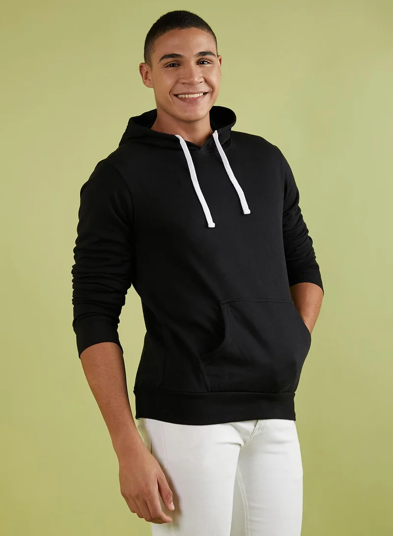 Campus Sutra Men's Black Pullover Hoodie With Contrast Drawstring