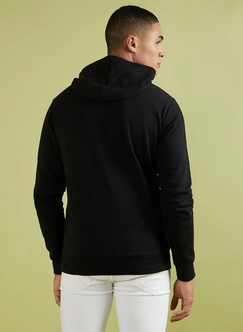 Campus Sutra Men's Black Pullover Hoodie With Contrast Drawstring
