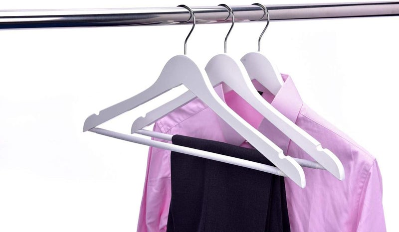 Quality Hangers شماعات خشبية عالية الجودة للملابس، منحنية قليلاً، 90 قطعة، معطف خشبي صلب مع خطافات كروم أنيقة، شماعات متينة للجاكيتات والقمصان والبنطلونات والبدلات (أبيض، 90)، 44.5 سم، W040-30/ctn - Image 4