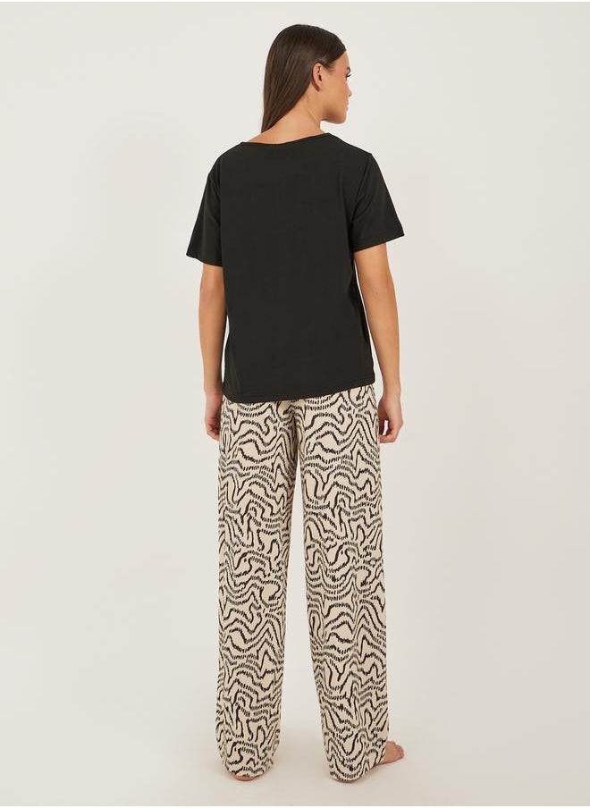 Styli Lace Trim Notch Neck T-Shirt and Printed Pyjama Pants Set  - Image 5