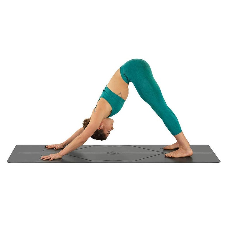 Liforme Original Yoga Mat – Free Yoga Bag Included - Patented Alignment System, Warrior-like Grip, Non-slip, Eco-friendly, sweat-resistant, 4.2mm thick mat for comfort - Grey - Image 4