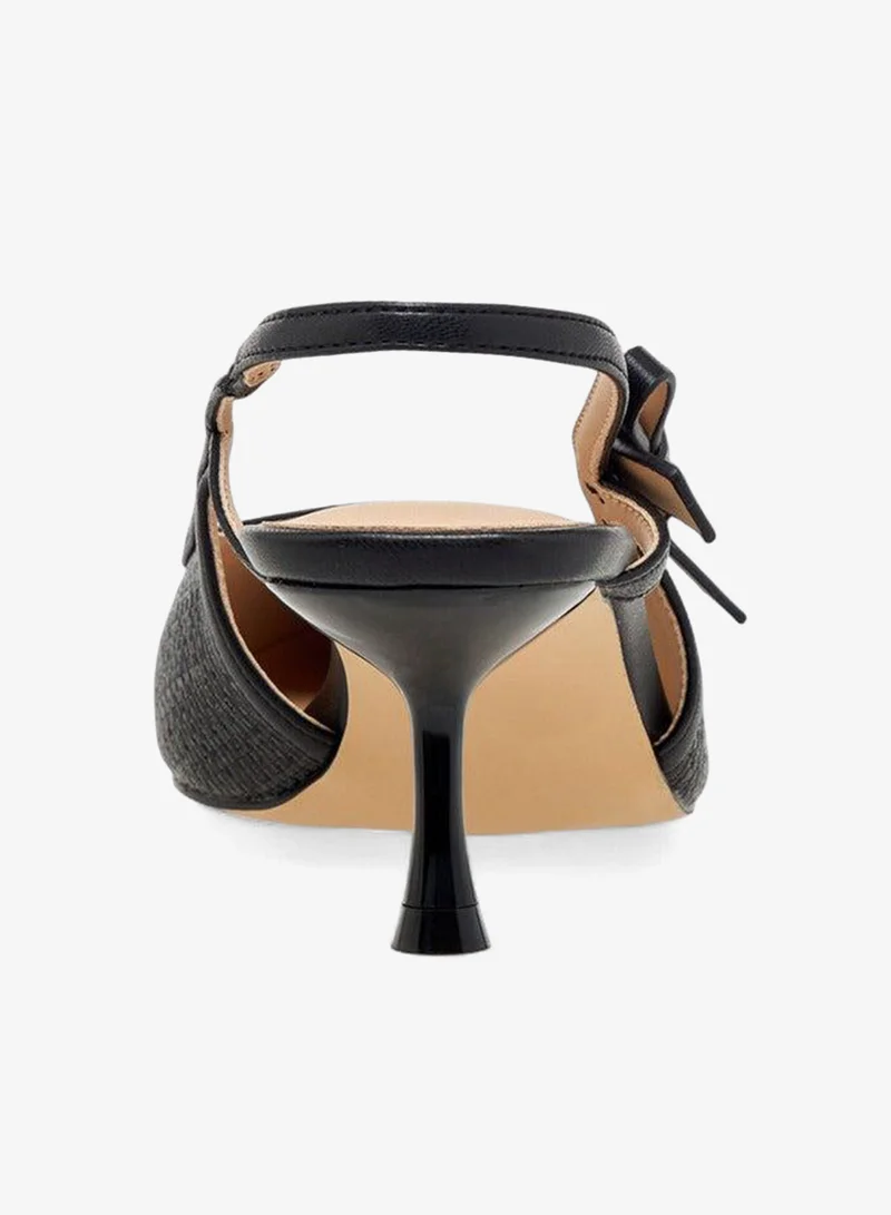 فلورا بيلا من شو إكسبرس حذاء نسائي مدبب بكعب مائل بتصميم بارز