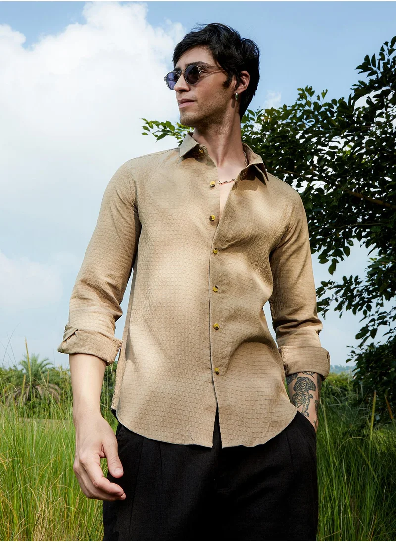 كامبوس سوترا Campus Sutra Men's Buff Beige Ruche-Textured Shirt For Casual Wear | Spread Collar | Long Sleeve | Button Closure | Shirt Crafted With Comfort Fit For Everyday Wear