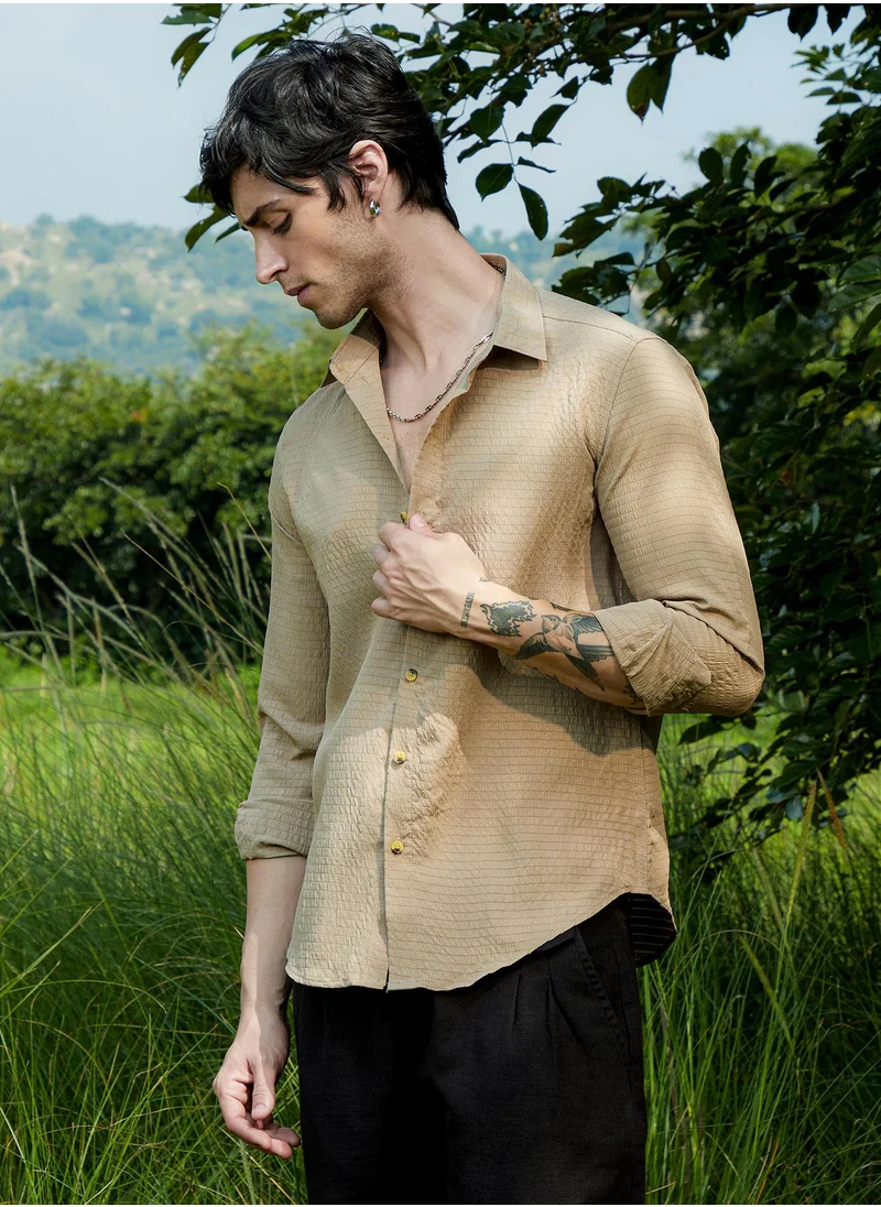 كامبوس سوترا Campus Sutra Men's Buff Beige Ruche-Textured Shirt For Casual Wear | Spread Collar | Long Sleeve | Button Closure | Shirt Crafted With Comfort Fit For Everyday Wear