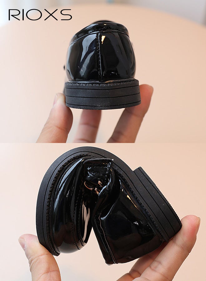 ريوكس حذاء لوفر سميك للبنات، حذاء مسطح من الجلد اللامع سهل الارتداء للأطفال الصغار/الأطفال الصغار، حذاء أوكسفورد كاجوال بسلسلة ومقدمة مستديرة وأحذية رسمية للزي المدرسي لحفلات الزفاف وحفلات التخرج، لون أسود - Image 2