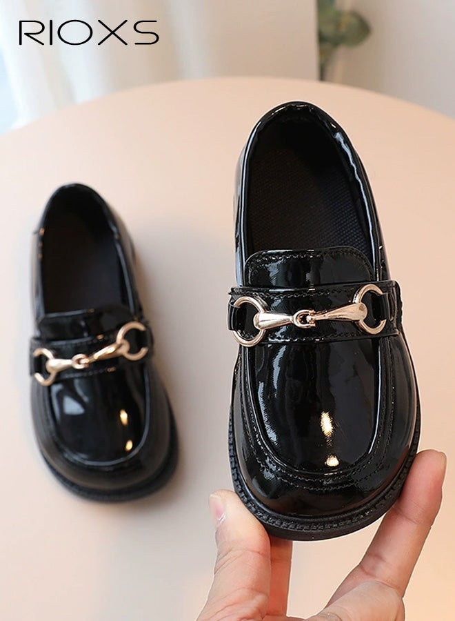 ريوكس حذاء لوفر سميك للبنات، حذاء مسطح من الجلد اللامع سهل الارتداء للأطفال الصغار/الأطفال الصغار، حذاء أوكسفورد كاجوال بسلسلة ومقدمة مستديرة وأحذية رسمية للزي المدرسي لحفلات الزفاف وحفلات التخرج، لون أسود - Image 1
