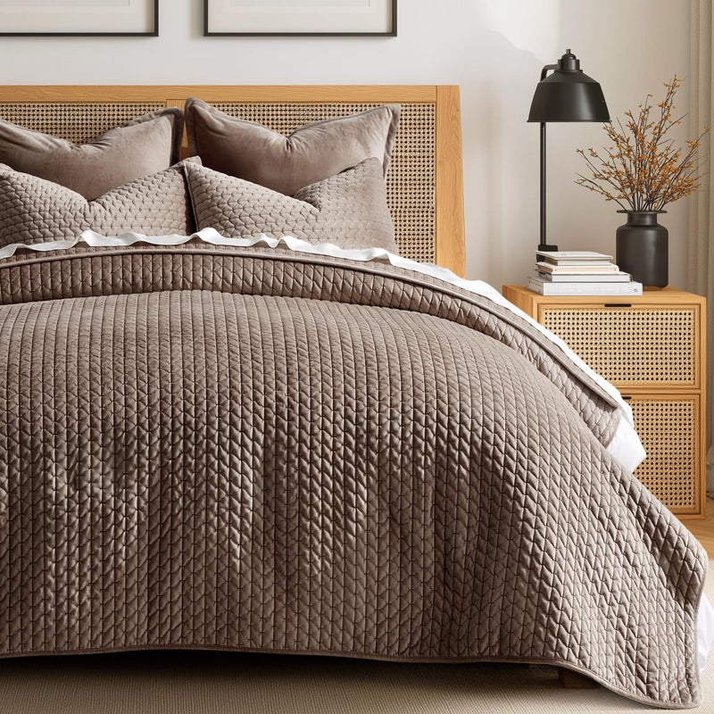 EVERGRACEHOME EVERGRACE Luxury Velvet Quilt Set King Size 3 Piece, Soft Cross-Stitch Velvet Comforter Set with Pillow Shams, Lightweight Coverlet Bedspread Bedding Set for All Seasons, Mushroom Brown - Image 1