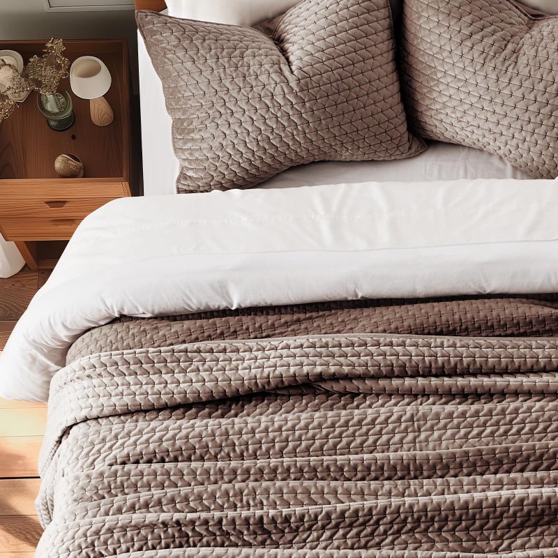 EVERGRACEHOME EVERGRACE Luxury Velvet Quilt Set King Size 3 Piece, Soft Cross-Stitch Velvet Comforter Set with Pillow Shams, Lightweight Coverlet Bedspread Bedding Set for All Seasons, Mushroom Brown - Image 3