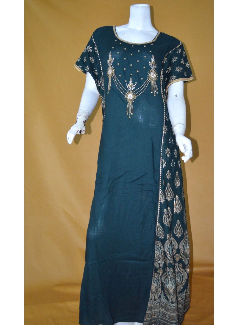 زينة جلابية نسائية أنيقة مطرزة – واسعة من الأسفل، بأكمام باتوينج، بشريط جانبي قابل للتعديل - Image 1