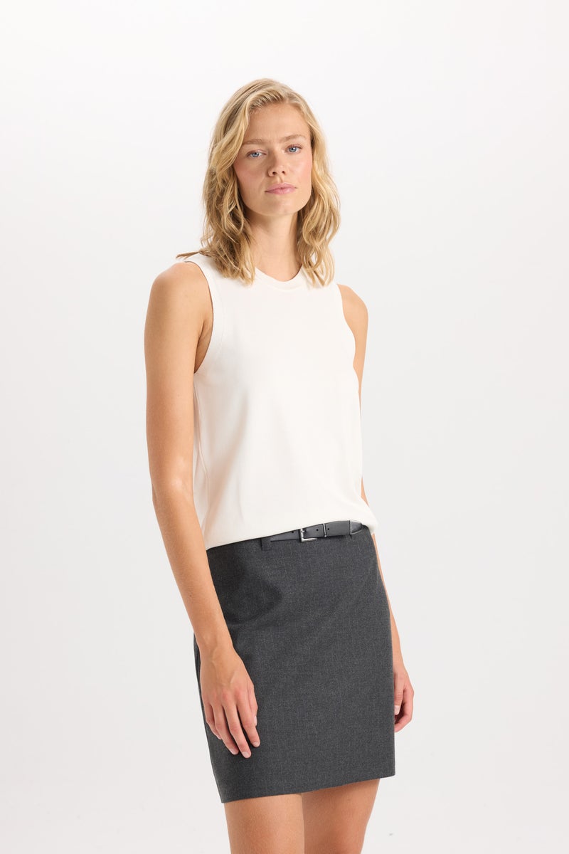 DeFacto Woman Fitted Crew Neck Ribbed Sleeveless Basic Pullover  - Image 4