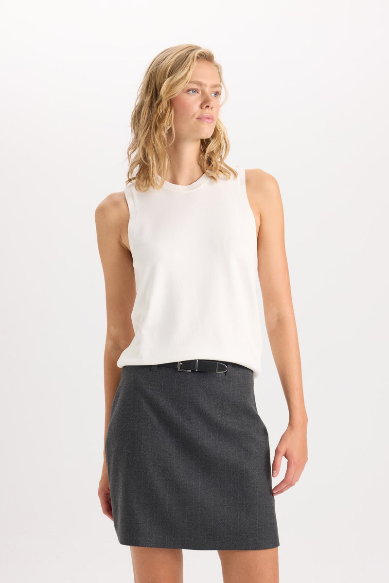 DeFacto Woman Fitted Crew Neck Ribbed Sleeveless Basic Pullover  - Image 2