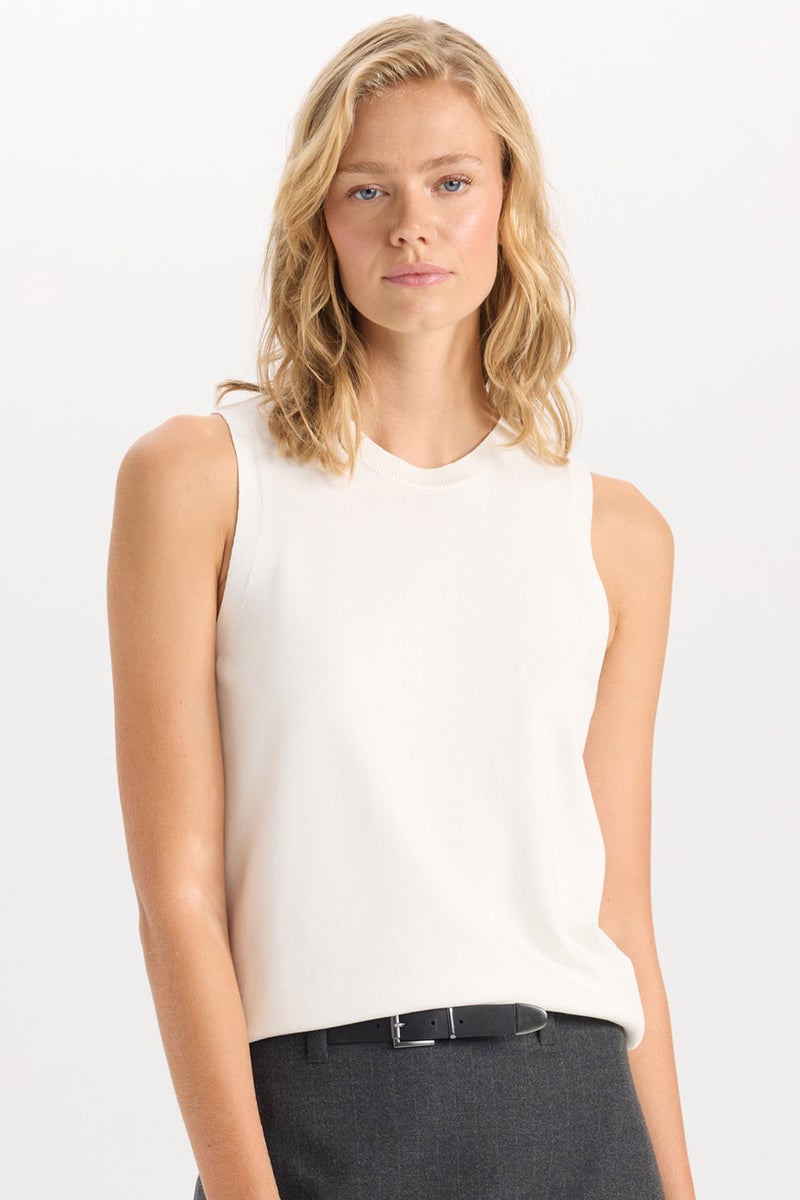 DeFacto Woman Fitted Crew Neck Ribbed Sleeveless Basic Pullover  - Image 1