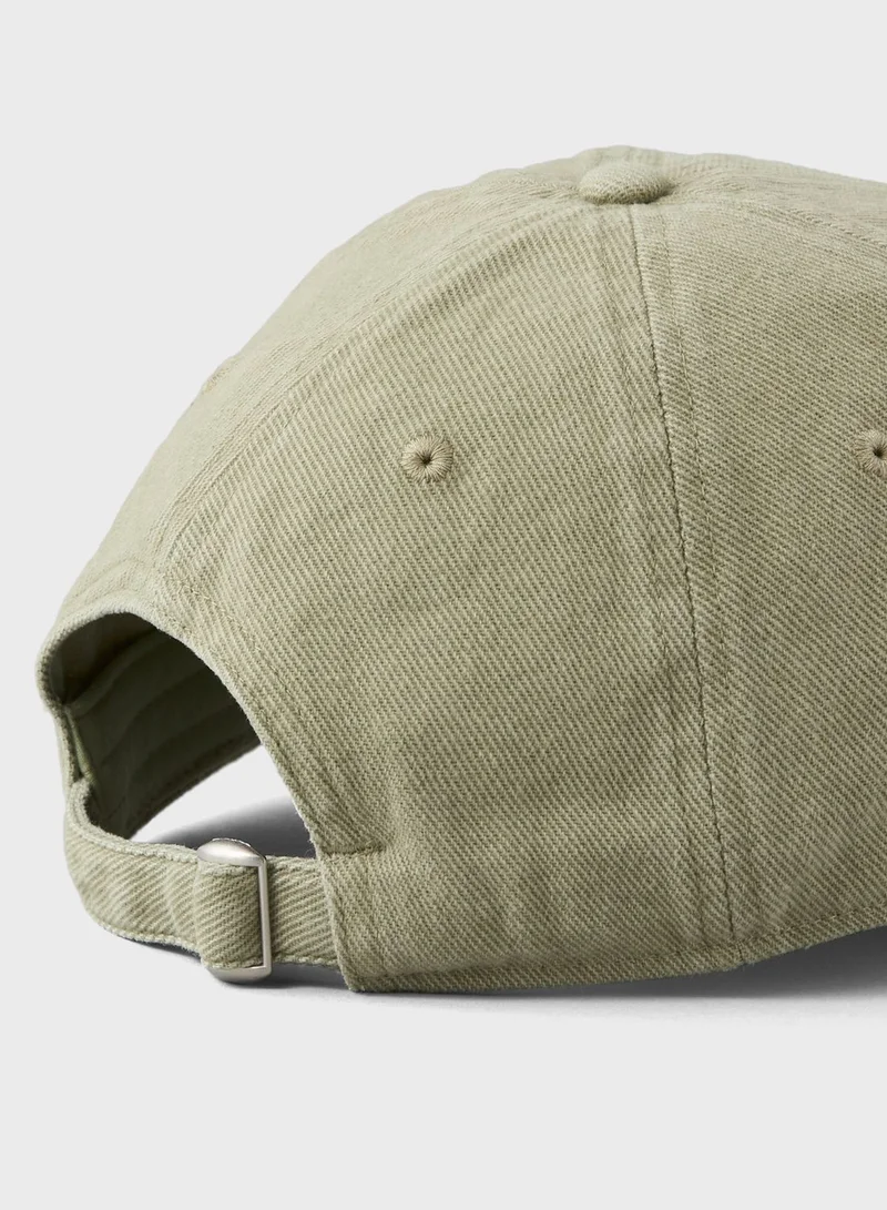 امريكان ايجل <p><center><strong>A classic mid-depth cap with plenty of styling options</strong></center></p><ul><li>Soft cotton twill</li><li>Breathable grommets</li><li>Adjustable strap</li></ul>