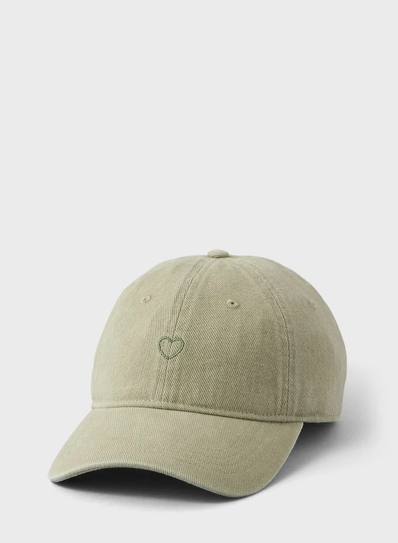 امريكان ايجل <p><center><strong>A classic mid-depth cap with plenty of styling options</strong></center></p><ul><li>Soft cotton twill</li><li>Breathable grommets</li><li>Adjustable strap</li></ul>