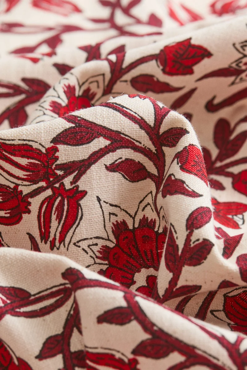 اتش اند ام مفرش طاولة من القطن المزين بنقوش