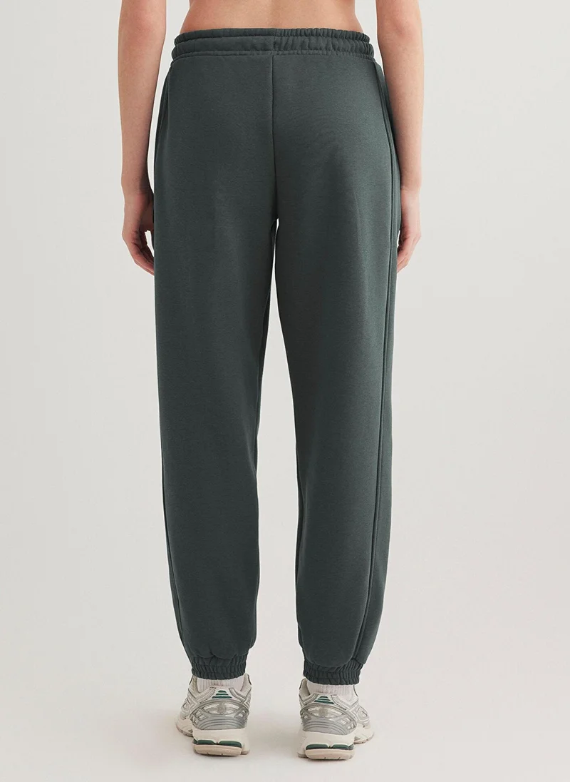 مافي بنطلون رياضي أساسي أخضر