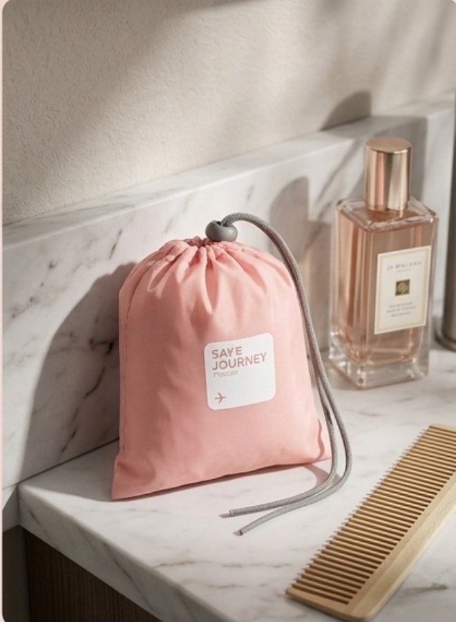 مجموعة 4 حقائب سفر من النايلون مقاومة للماء برباط – حقائب صغيرة الحجم لتخزين الإكسسوارات والمكياج والأغراض اليومية – طقم متين متعدد الاستخدامات للمنزل والمكتب والسفر – تنظيم عملي وسهل للأدوات الشخصية والأغراض الصغيرة – لون وردي جذاب - Image 3