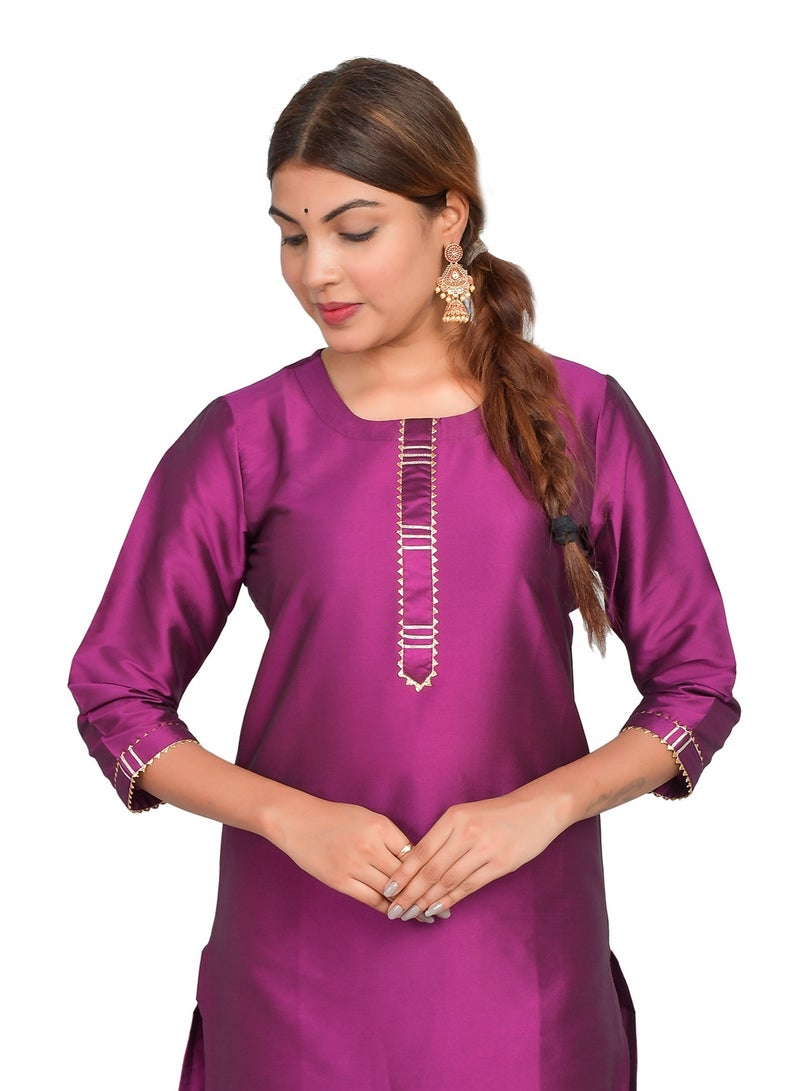 ريارا طقم كورتي وبنطال نسائي بنفسجي بأكمام 3/4 من الحرير الفني (تفتا سادة) مقاس XXL  - Image 3