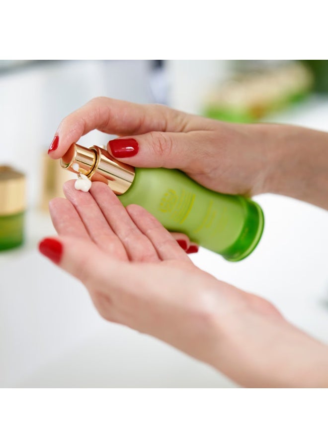 Tata Harper Repairative Moisturizer For Dry Skin 50ml - Image 4